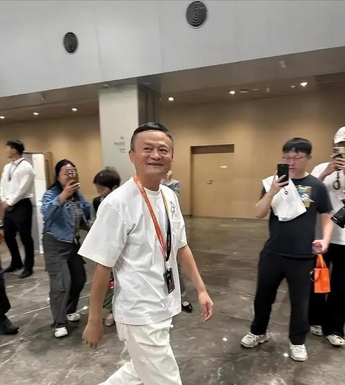 马云怒怼网友质疑！疫情期间个人及阿里巨额捐款引关注